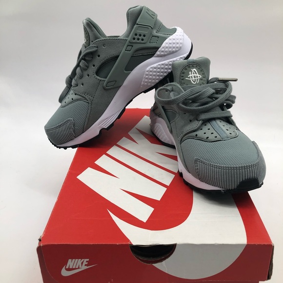 Nike Shoes - Nike Huarache Run SE Mica Green